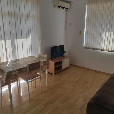 Kirovi Apartment *